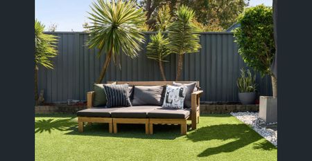 Spacious home promises impeccable modern living - Photo 2