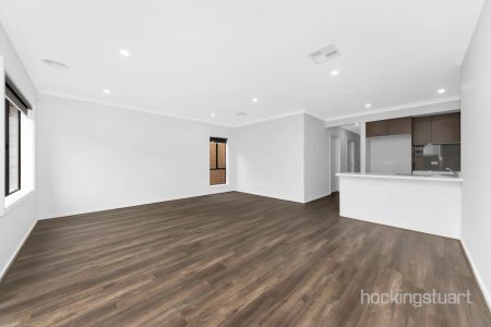 BRAND NEW COSY FAMILY HOME IN HEART OF ROCKBANK - Photo 2