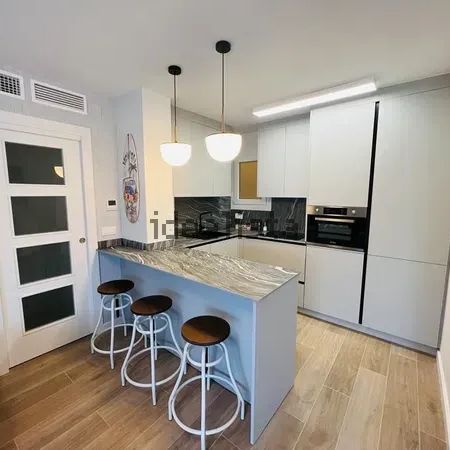 Alquiler de piso en Calle Amador de los Ríos - Photo 1