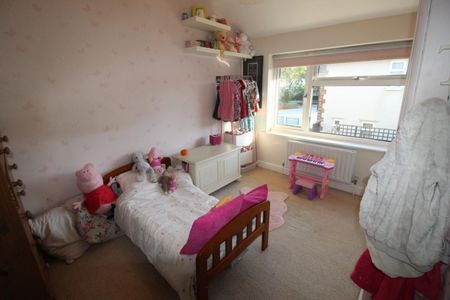 4 bedroom House To Let Total Size: 1701 SQ FT - Photo 5