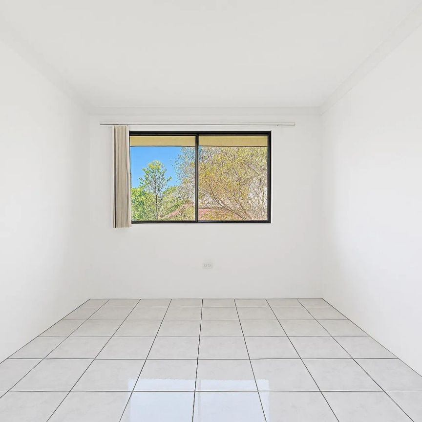 Cosy Two-Bedroom Apartment in a Prime Location - Photo 1