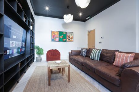 Kendal Lane, Hyde Park, Leeds - Photo 2