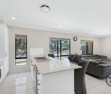 Ideal Family Living! - Photo 2