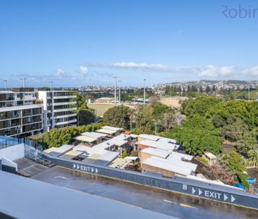 Ideal work from home apartment; larger than average, air-conditione... - Photo 2