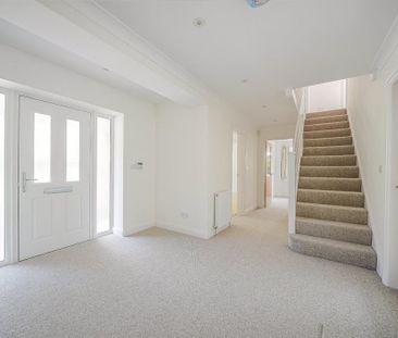 4 bedroom detached house to rent - Photo 3