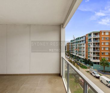 Split Level Two Bedroom Apartment – Park Grove - Photo 1