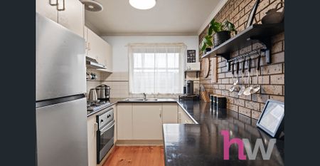 Neat 2 Bedroom Unit - Photo 3