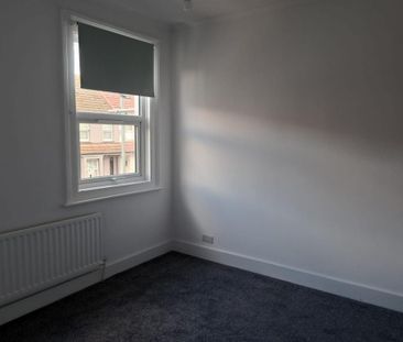 4 bedroom terraced house to rent - Photo 2