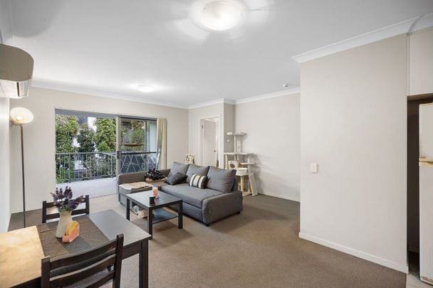 Greenslopes - Photo 1