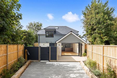 3 bedroom detached house to rent - Photo 3