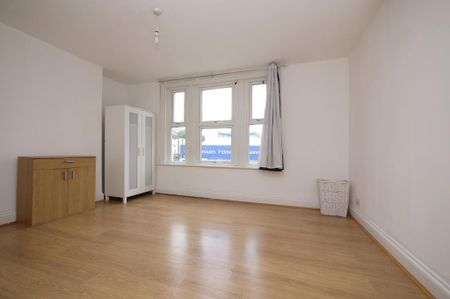 4 bedroom terraced house to rent - Photo 3