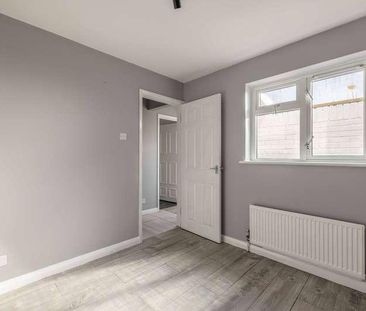 Westmead, Windsor, SL4 - Photo 4