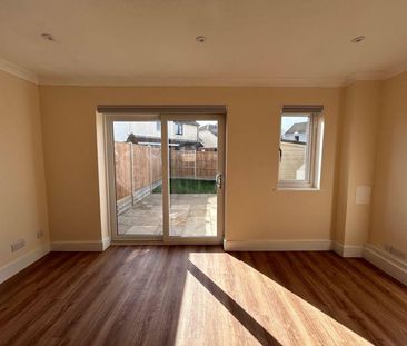2 bedroom end of terrace house to rent - Photo 1