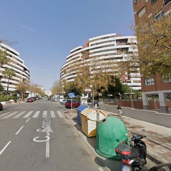 Alquiler de piso en Calle Martínez Maldonado - Photo 1