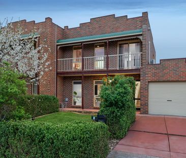 Spacious Townhouse in a Quiet Parkside Location - Photo 5