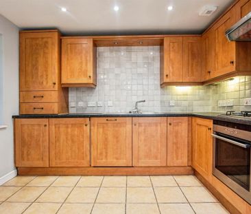 2 bedroom ground floor flat to rent - Photo 3