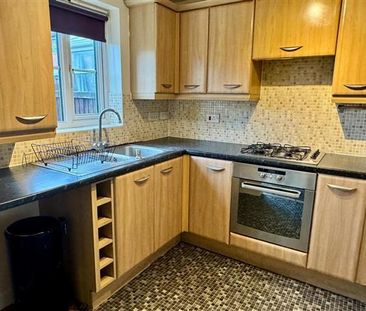 3 bedroom end of terrace house to rent - Photo 2