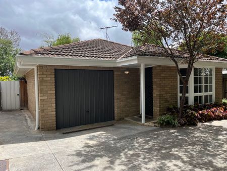 UPDATED TWO BEDROOM UNIT IN GREAT LOCATION - Photo 3