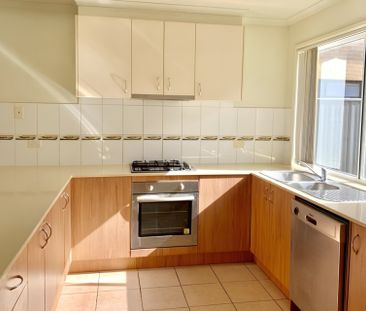 24 Misty Meadow Grove, Truganina VIC, Belconnen - Photo 2