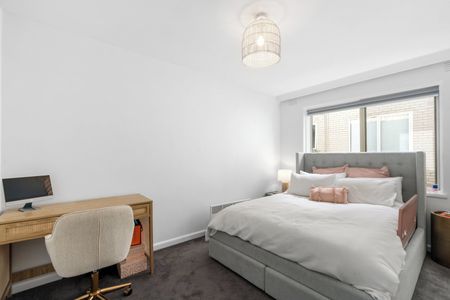 Renovated 2 Bedroom Moments from St Kilda beach - Photo 2