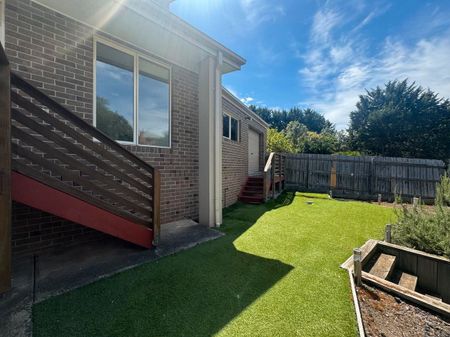 3/10 Aberdeen Avenue, Greenvale VIC 3059 - Photo 2