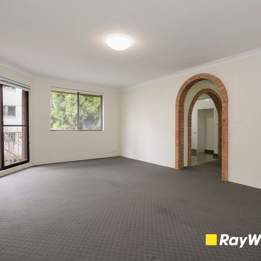 Wonderful Two Bedroom Unit - Photo 1
