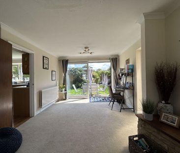 4 bedroom detached house to rent - Photo 2