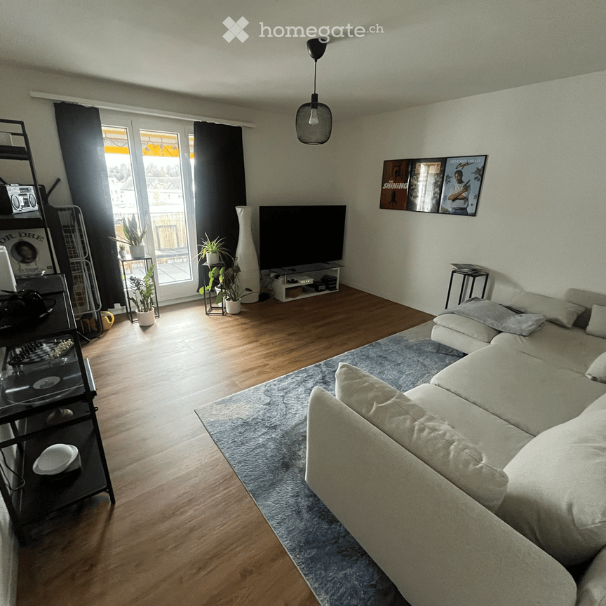 Über den Dächern von Uster: Helle 3-Zimmer-Wohnung mit Balkon - Foto 1
