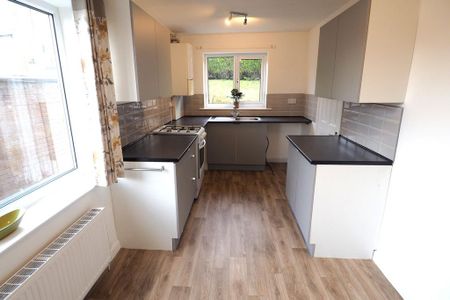 2 bedroom terraced house to rent - Photo 2