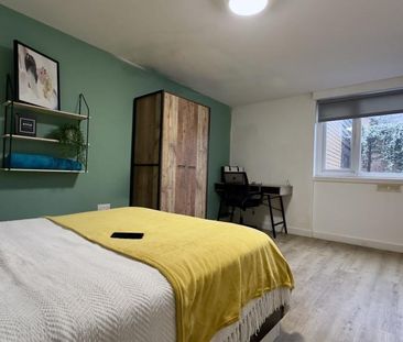 1 bedroom in a house share to rent - Photo 2