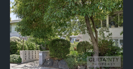 Bright, Renovated & Perfectly Positioned - Photo 4