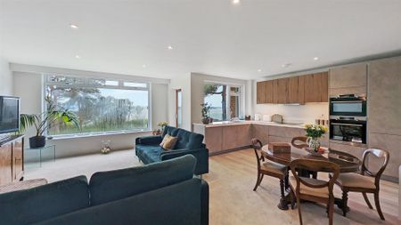 3 Bedroom Apartment - Second Floor - Photo 2