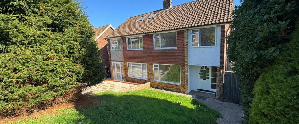 4 bedroom semi-detached house to rent - Photo 1