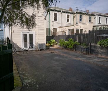 Spacious one-bedroom in the heart of Newtown - Photo 3