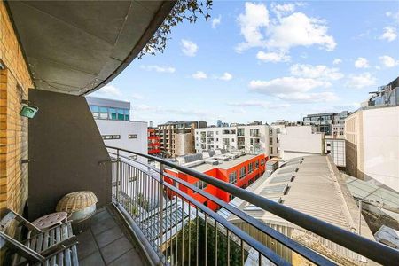 Britton Street, London, EC1M - Photo 3