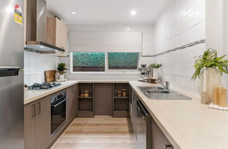 Effortless Family Living in Frankston South - Photo 4
