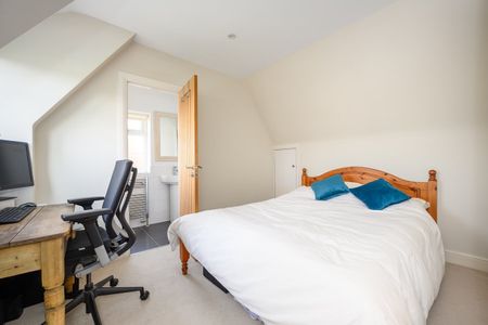 Long Lodge Drive, Walton-on-Thames, KT12 - Photo 5