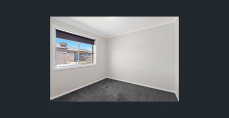 Stylish near-new family home boasting impressive street presence. - Photo 4