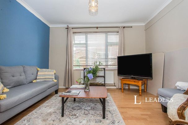 4 bedroom bungalow to rent - Photo 1