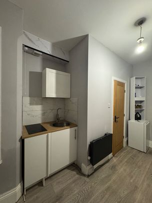 Studio Flat, Radstock Road, RG1 - Photo 1