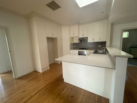 4-Bedroom Family Home in South Tamworth – Modern Living with Plenty of Space - Photo 4