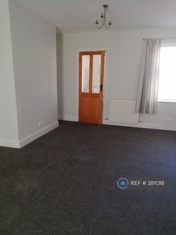 2 bedroom terraced house to rent - Photo 4