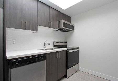 For Lease - 10 Culinary Lane Unit# 510, Barrie, Ontario - Photo 2