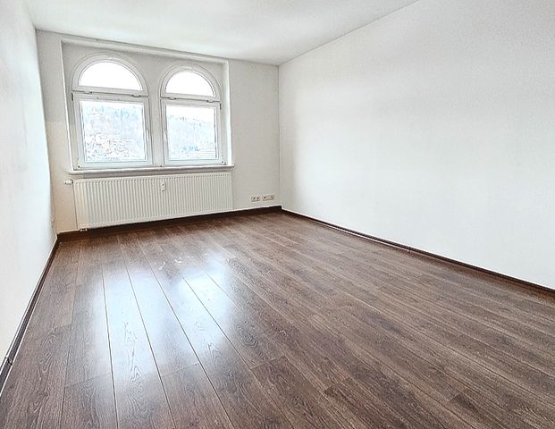 Schöne geräumige Dachgeschosswohnung in Stadtvilla - Photo 1