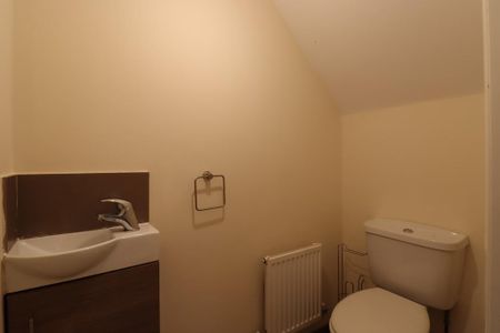 3 bedroom detached house to rent - Photo 4