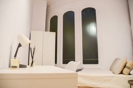 Carrer de Roger de Llúria, Barcelona, Catalonia 08037 - Photo 2