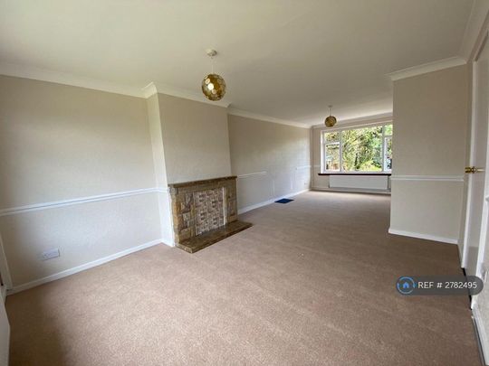 3 bedroom semi-detached house to rent - Photo 1