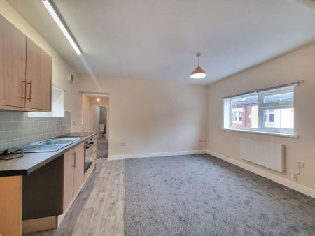 2 bedroom flat to rent - Photo 3