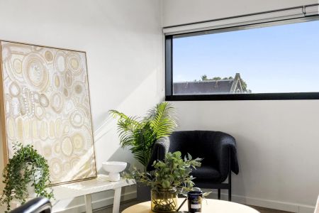 Stylish City-Fringe Living on St Kilda Road - Photo 3