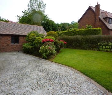 "The Lodge", 1 Sandringham Court - Photo 5